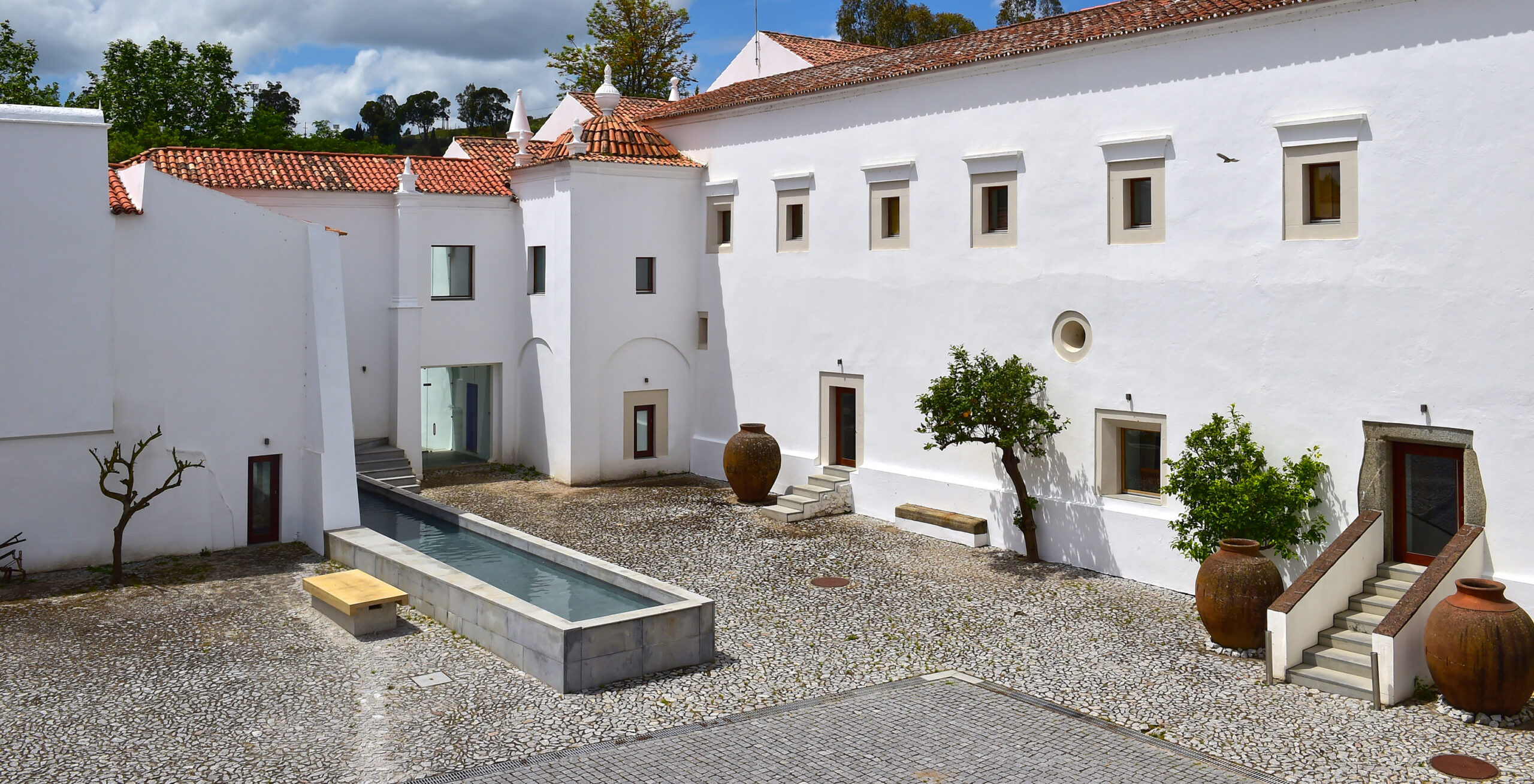Claustros da Pousada Convento Arraiolos - crédito Turismo do Alentejo