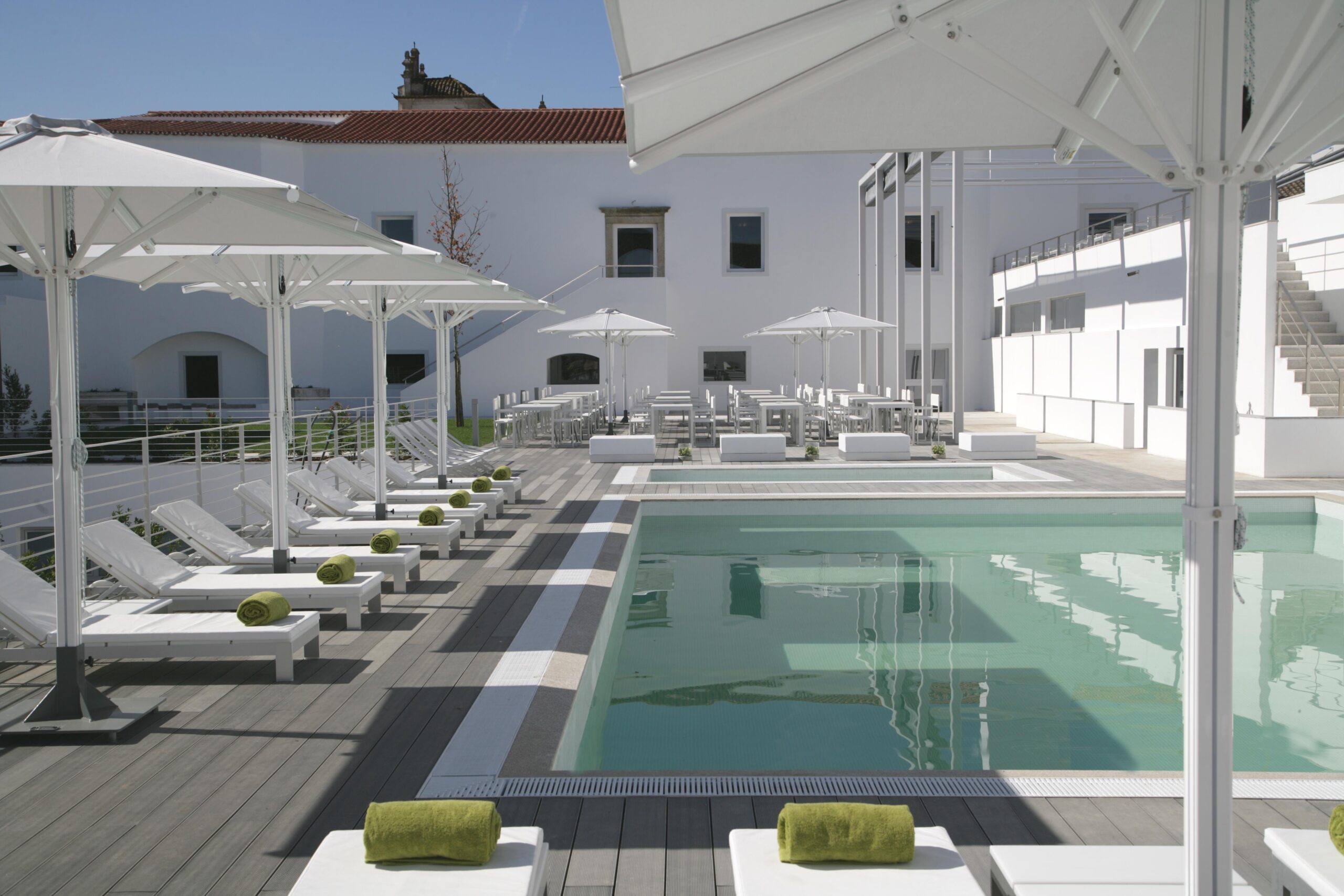 Piscina e Palácio no M’AR De AR Aqueduto - crédito Turismo do Alentejo